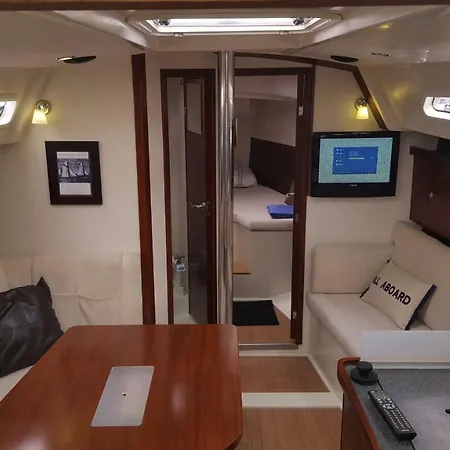 Fantastico Velero Botel *
